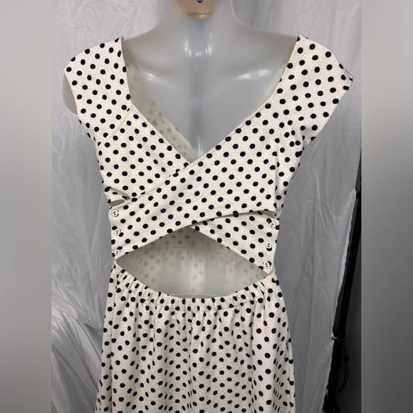 Anthropologie stretch cotton white polka dot cross back  summer dress. Size 12. - Picture 9 of 10